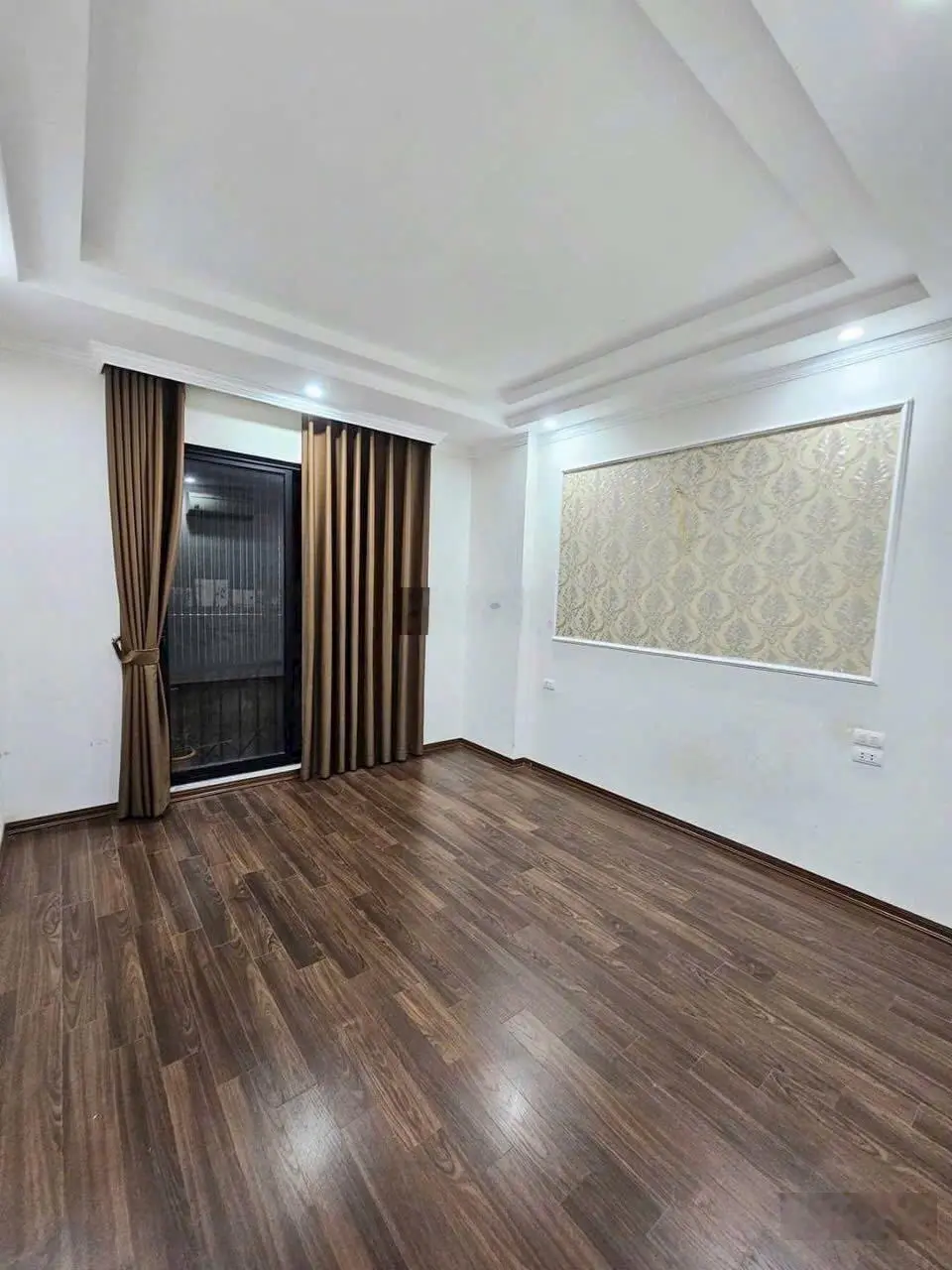 Bán nhà Ngọc Thụy 35m2 x 5 T ô tô đỗ cửa