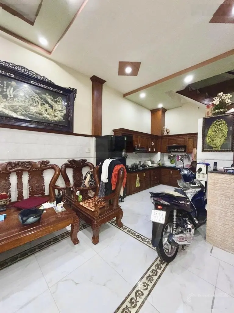 Bán nhà Hồng Lạc, Tân Bình 3 tầng đẹp, nội thất gỗ, giá tốt chỉ 6.5 tỷ