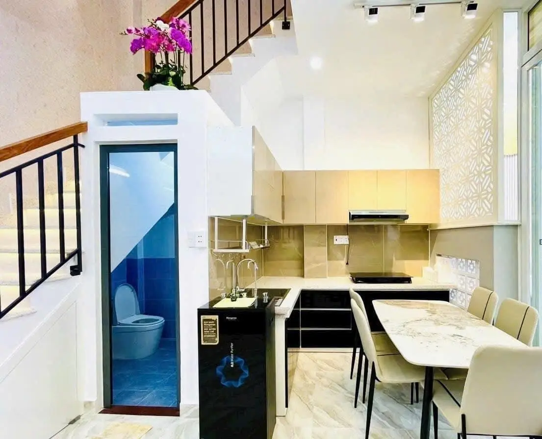 Bán gấp căn nhà mt huỳnh tấn phát, quận 7, giá 6 tỷ 7,dt 70m2, sổ sẵn.