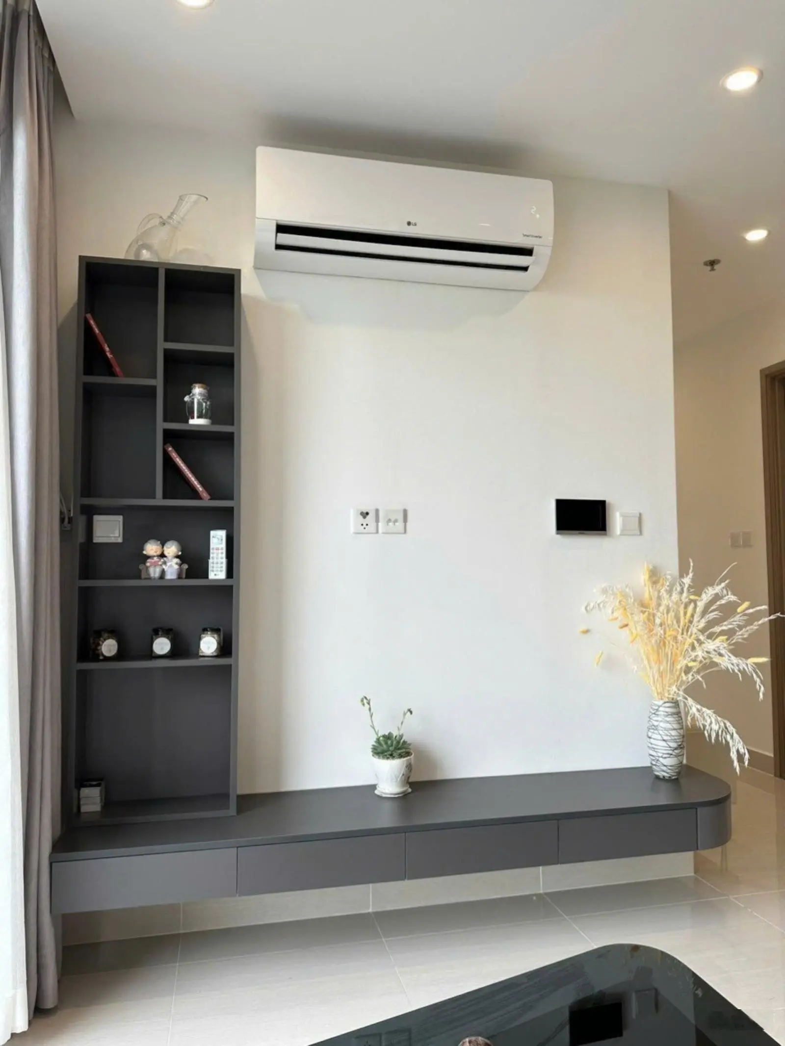 Bán nhanh căn 3 phòng ngủ, full nội thất, đã có sổ, giá 4ty bao thuế phí, đang cho thuê