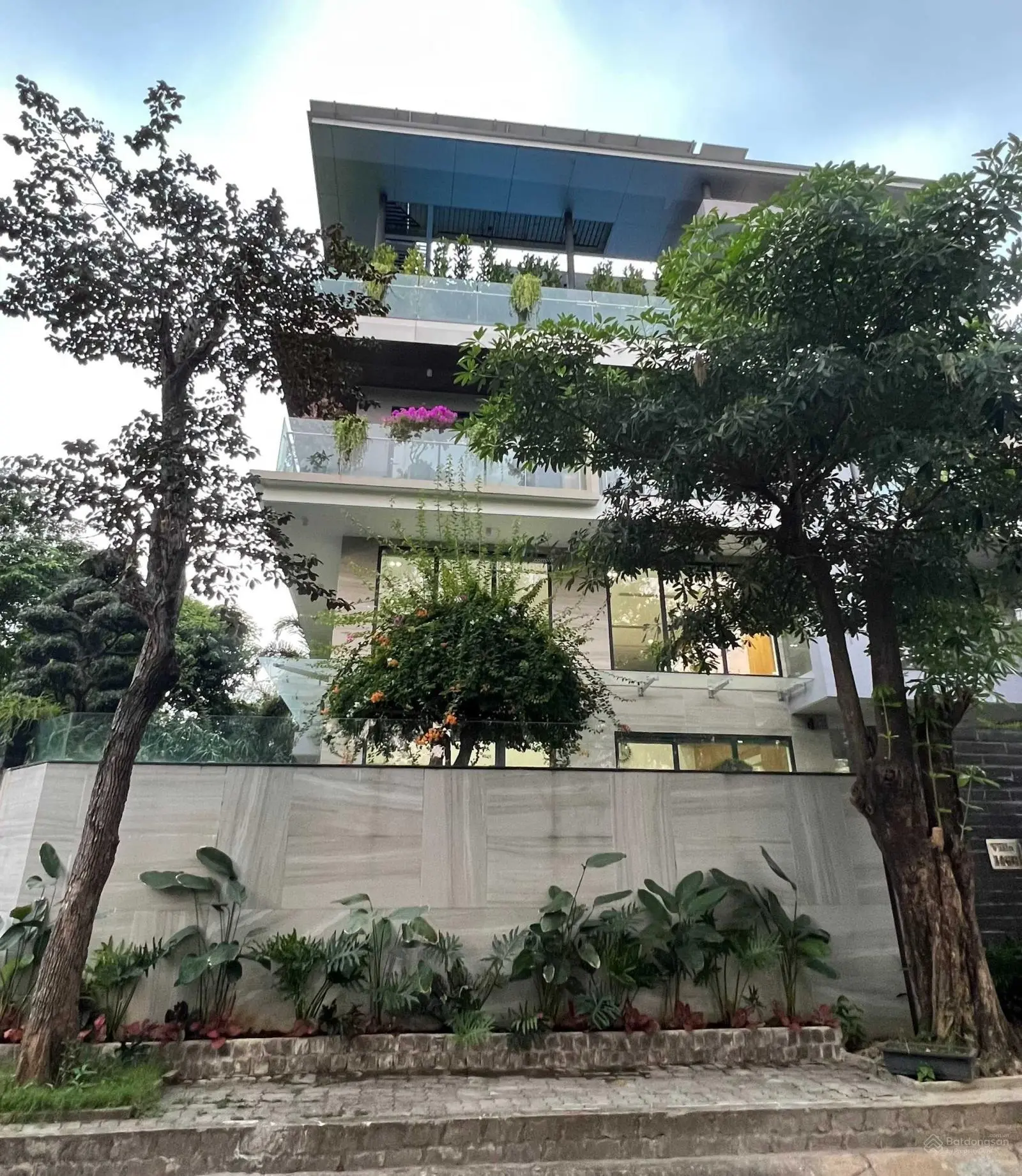 Biệt thự đẹp - Thảo Điền - 500m2 - 3 tầng - chỉ 93 tỷ TL