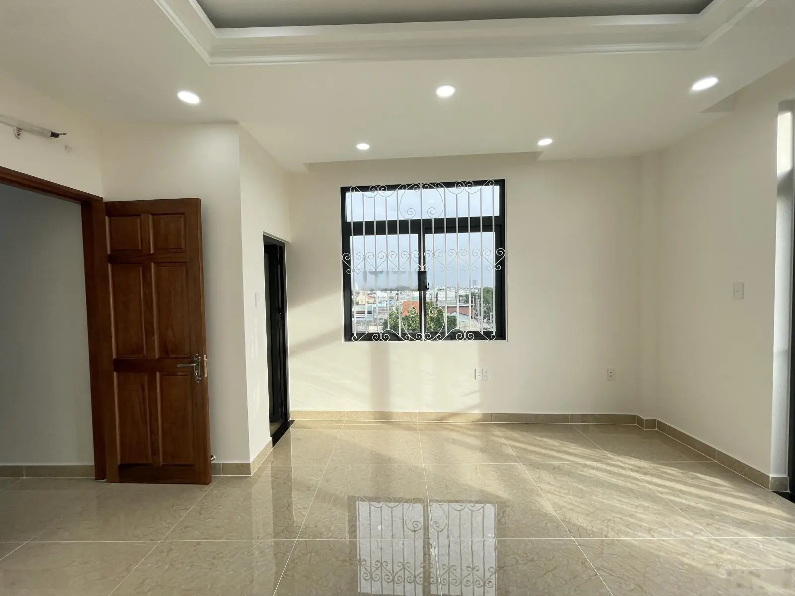 Nhà 1 trệt 5 lầu có thang máy, khu đồng bộ ven sông sài gòn, đường 9m liền kề vạn phúc city