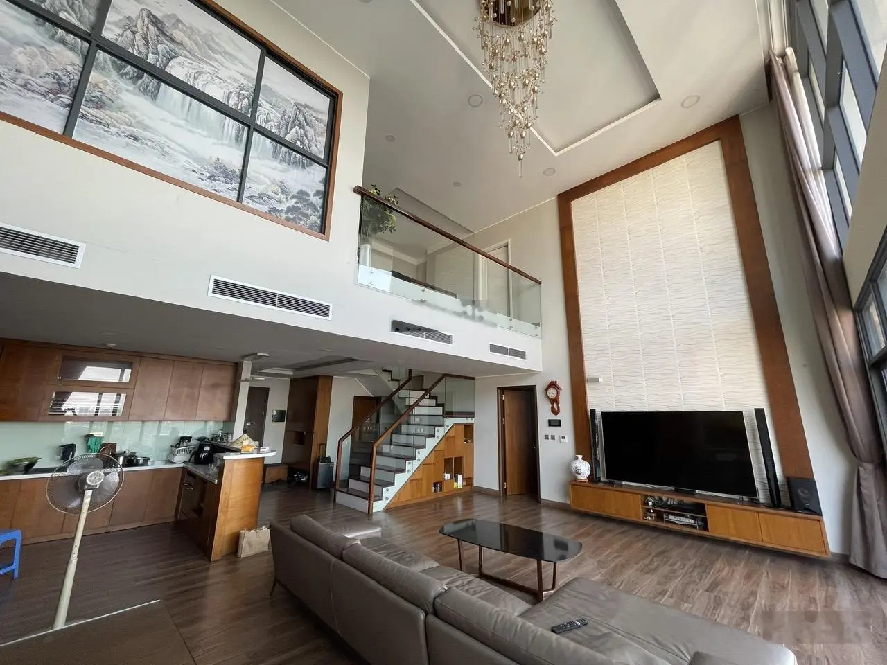 Bán gấp penhouse Tràng An Complex Phùng Chí Kiên: 240m2. 4 ngủ. View Hồ Tây, nhà siêu đẹp. 30 tỷ TL