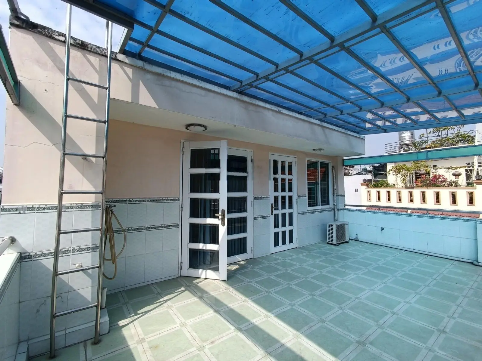 CHDV Vạn Kiếp sát MT 66m2 ngang 6,7m 4 tầng 6 phòng ngủ có bếp - chỉ 7,x tỷ
