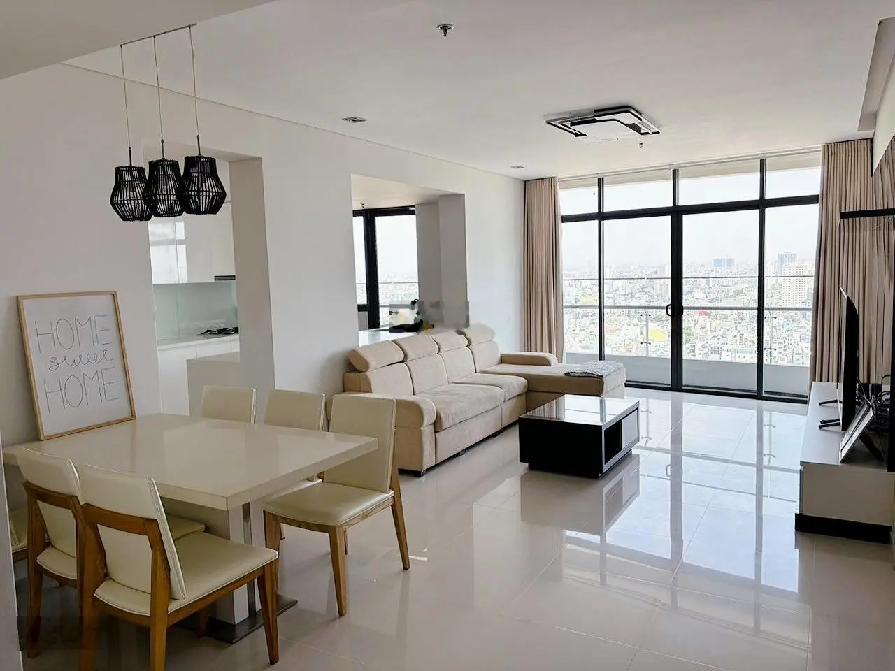 Chính chủ cần bán căn hộ Saigon Aiport, Q. Tân Bình, 125m2, 3PN, giá 7.2 tỷ thương lượng, sổ hồng