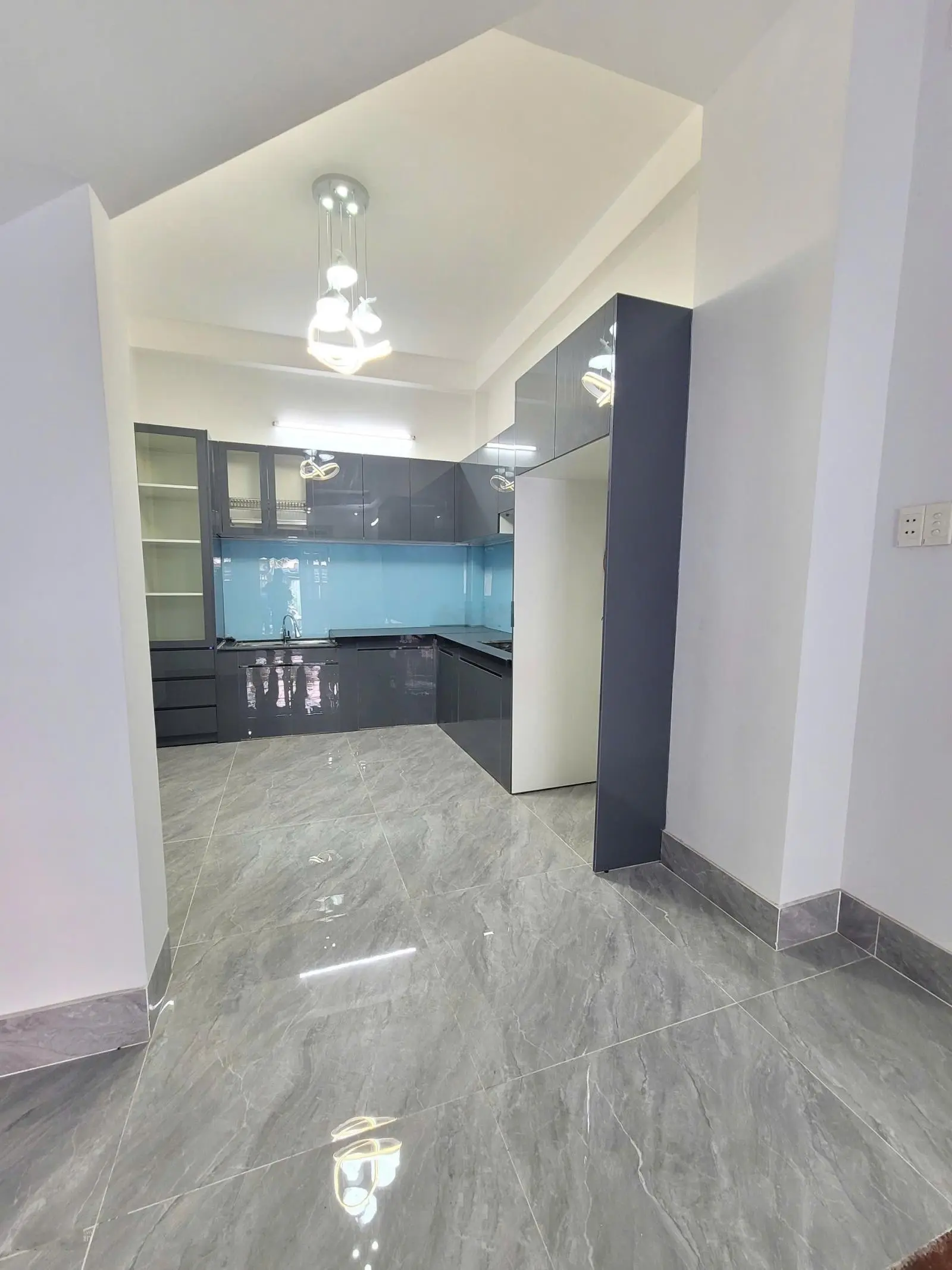 Nhà 2 lầu, 5x12m, 3.35 tỷ, Dĩ An, đường 10m thông, Ra BigC 900m, Khu dân cư văn minh, SHR