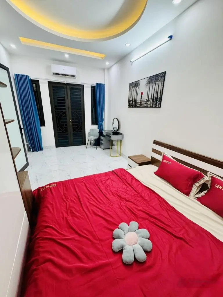 Nhà Nguyễn Khoái, ô tô tránh, 35m2 5 tầng, nhà mới, an ninh, giá 5.9 tỷ