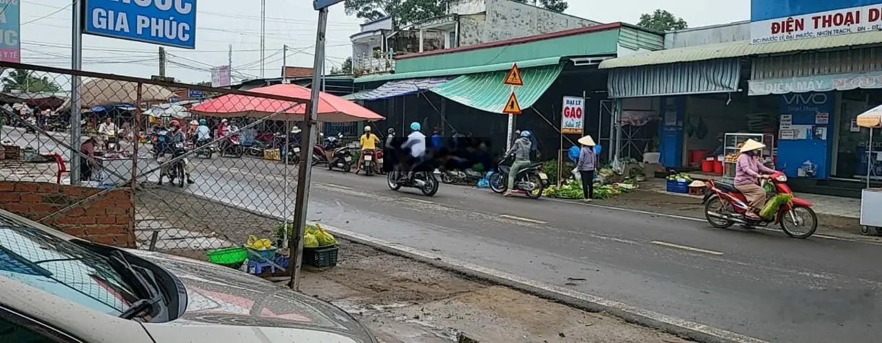 Cần bán căn nhà mặt tiền đường Hùng Vương, Phú Đông, Nhơn Trạch