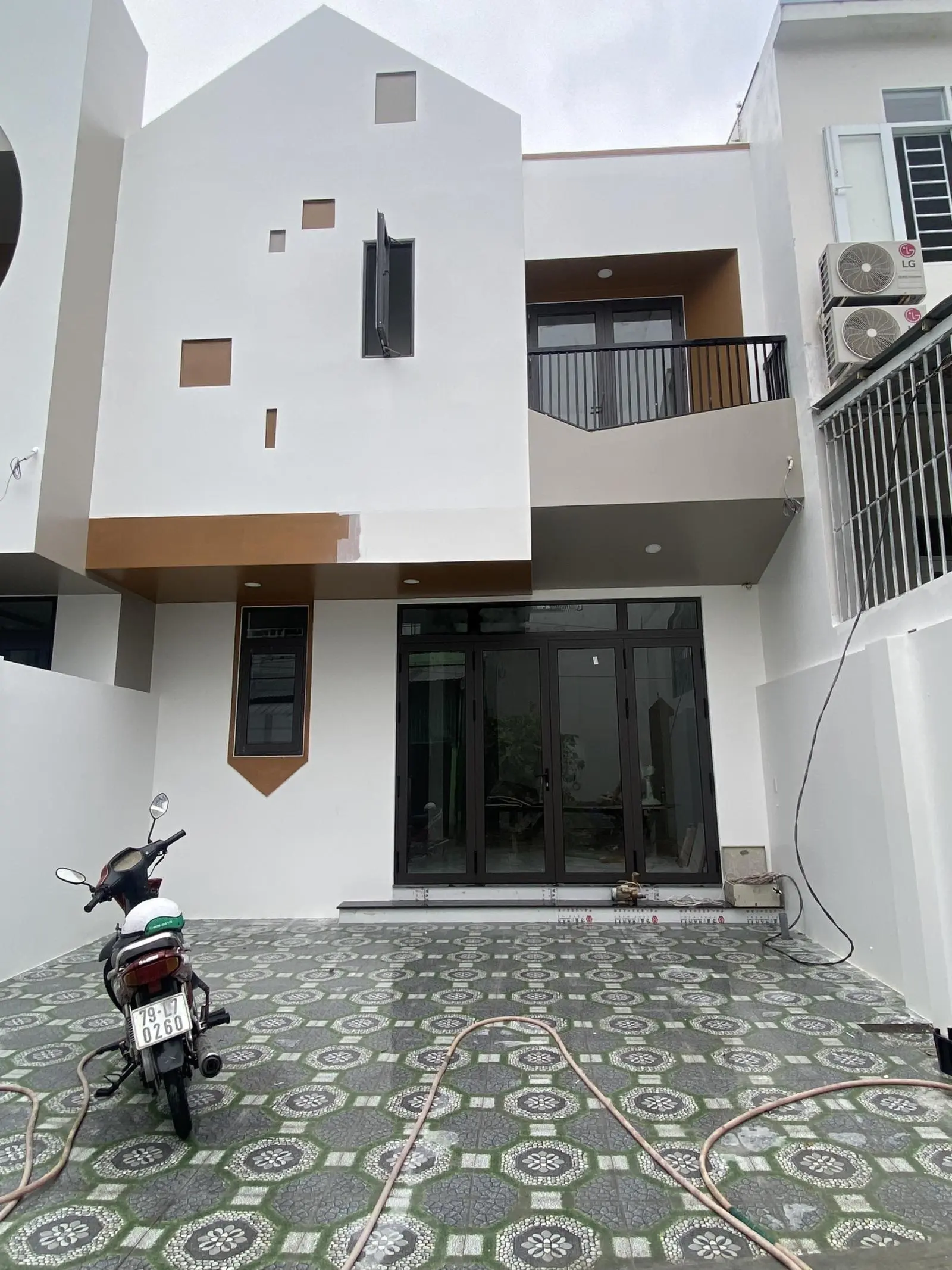 Nhà đẹp vĩnh ngọc - đường oto . sân otô