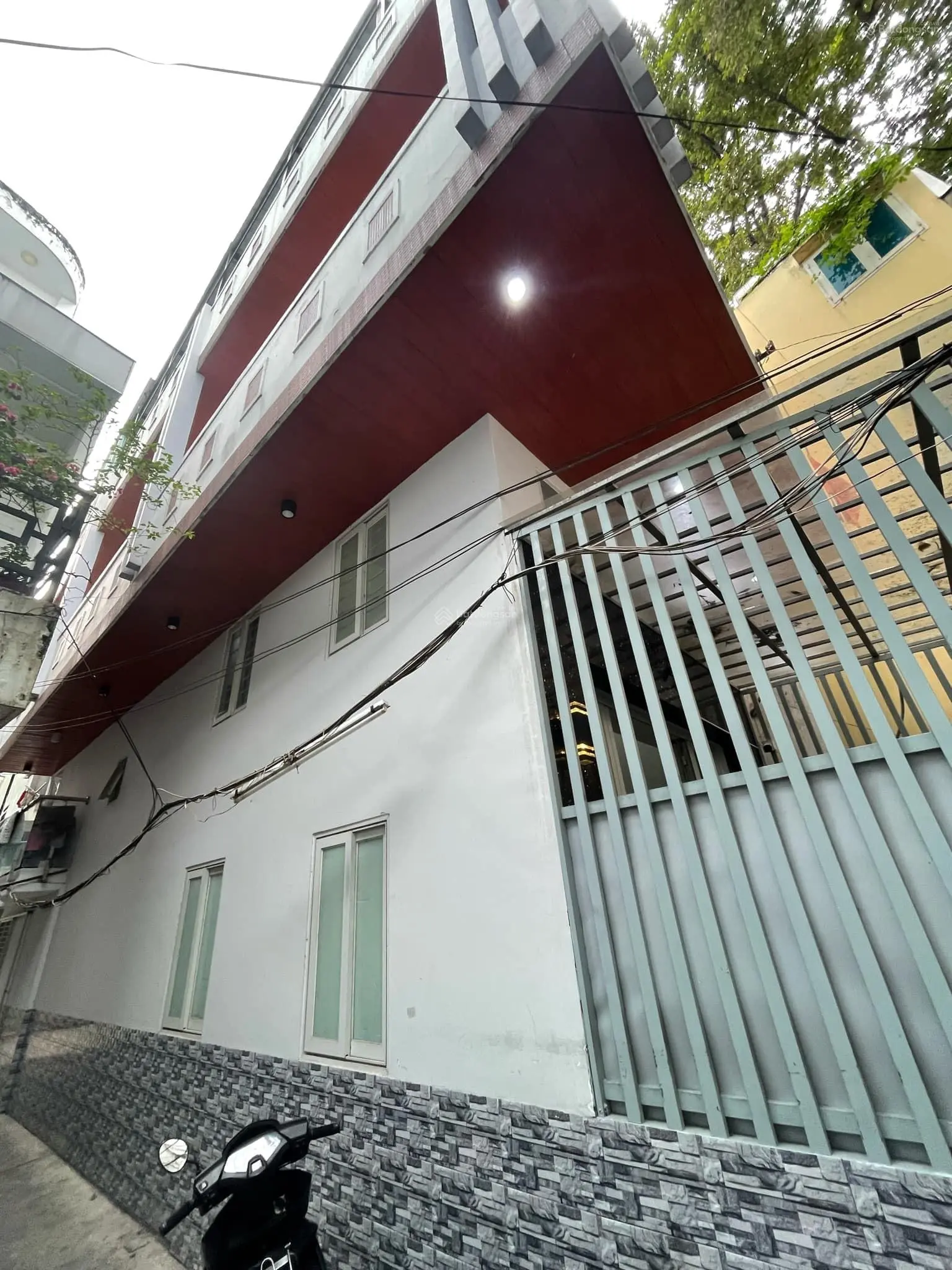 Trần Phú Quận 5 - nhà 4T 52m2 - có dòng tiền 30tr/1th - 1 bước ra mặt tiền đường lớn