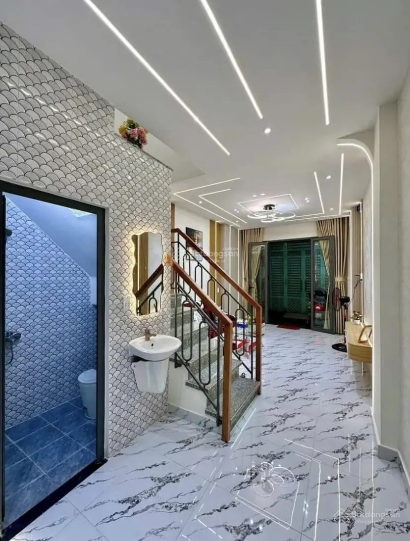 Bán nhà phố ngay sau vòng xoay An Lạc - MT Hồ Ngọc Lãm Bình Tân - DT 70m2 - SHR