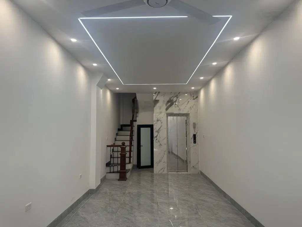 Bán nhà Âu Cơ - Tứ Liên nhà mới ở luôn 48m2 6 tầng thang máy, mặt tiền 3,6m oto vào nhà 15,25tỷ