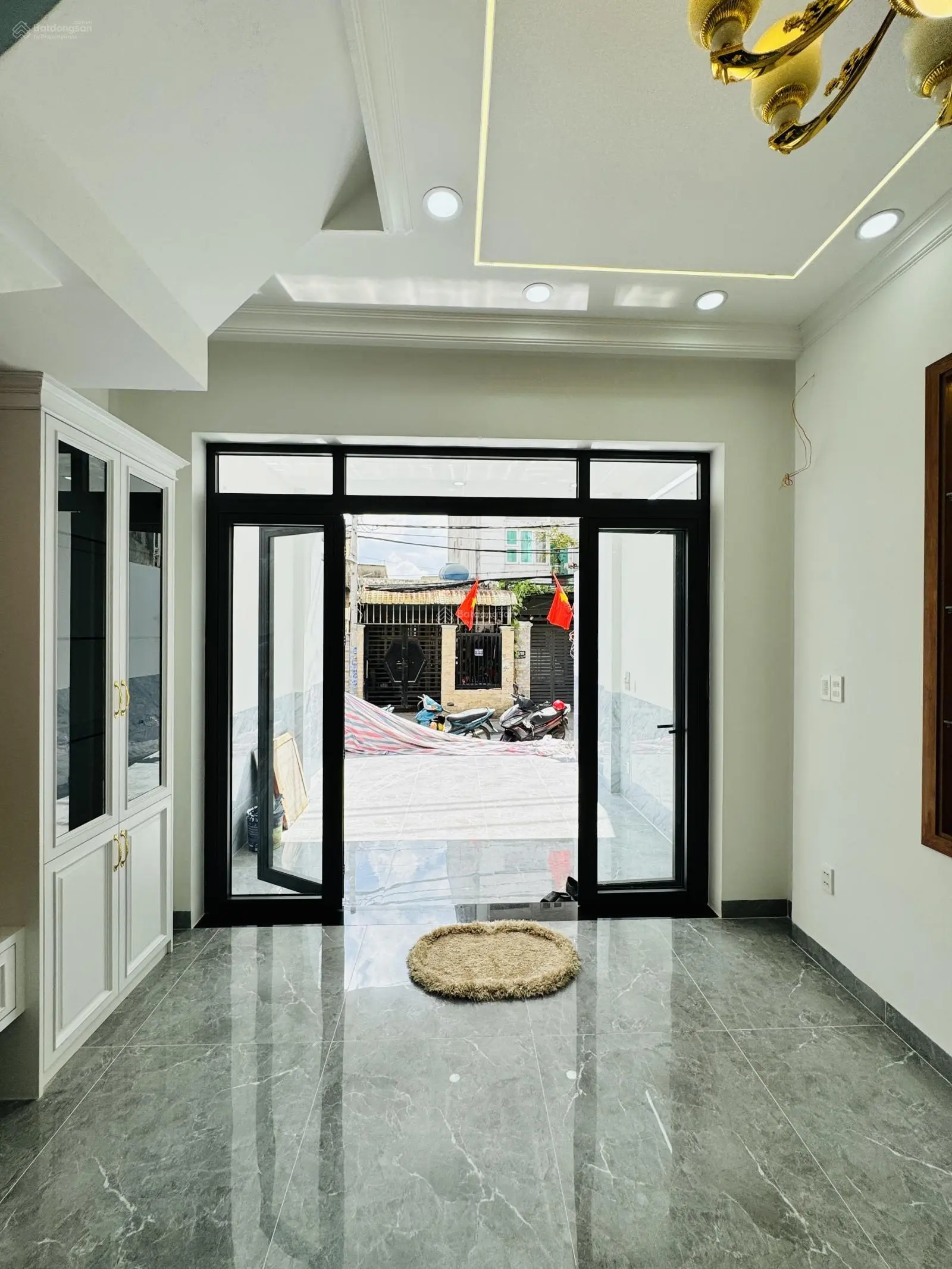 Nhà mới Tặng nội thất Đối diện Vạn Phúc City, Đường Ô tô Kinh doanh buôn bán, SHR Vào Ở ngay.