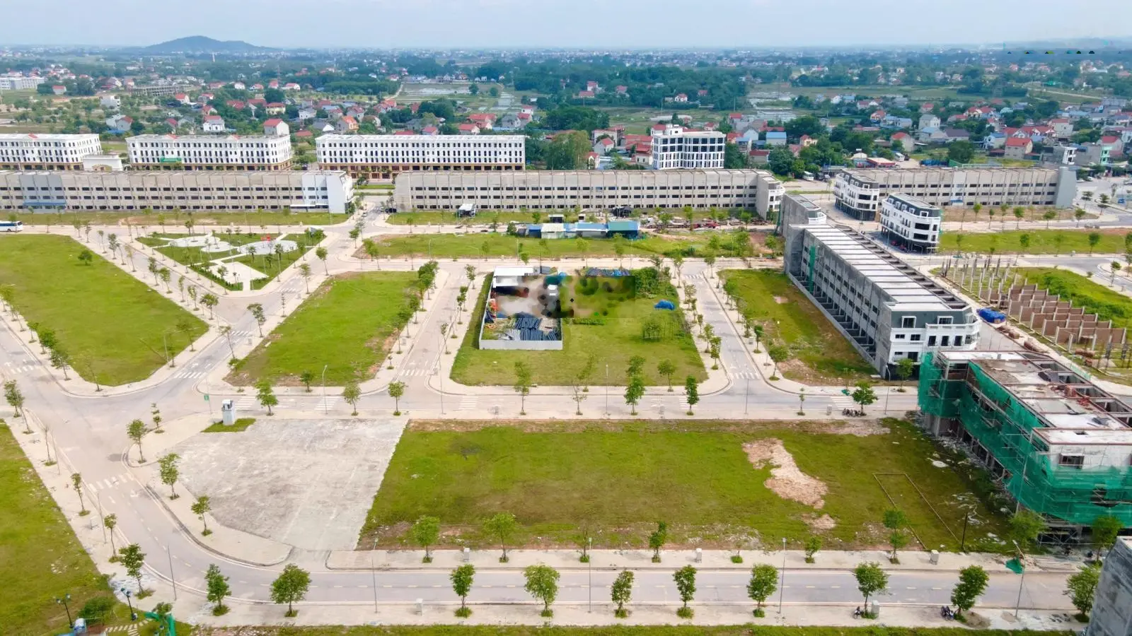 Em đang có lô hoa hậu tại dự án, mặt tiền 11m, đối diện bãi đỗ xe, giá chỉ nhỉnh 24tr/m2
