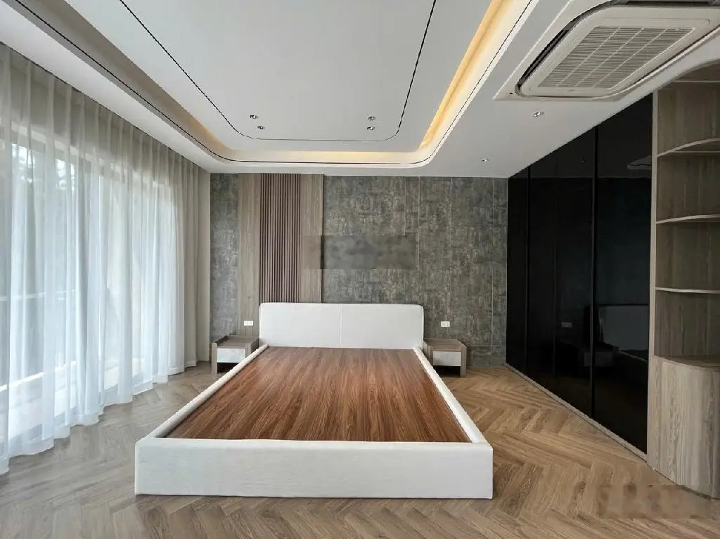 Siêu hiếm - vỉa hè rộng - kinh doanh tốt - 2 gara ô tô - 6 tầng có thang máy - nguyễn văn cừ