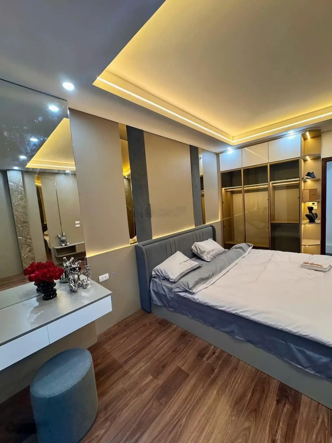 Chỉ mất 2 phút vào phố cổ , gần Lăng Bác, khu Phân lô cán bộ F361 An Dương 40m * 5 *5 giá 7,8 tỷ