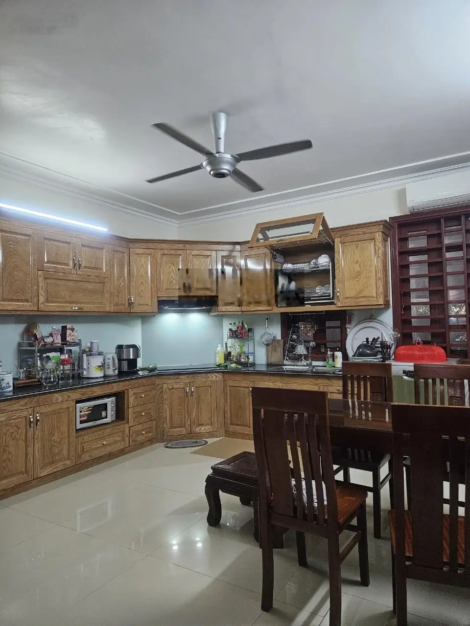 Bán nhà 4 tầng đường Trần Huyền Trân Tp Hải Dương, đường và vỉa hè rộng 15,5m. LH 0977 961 ***