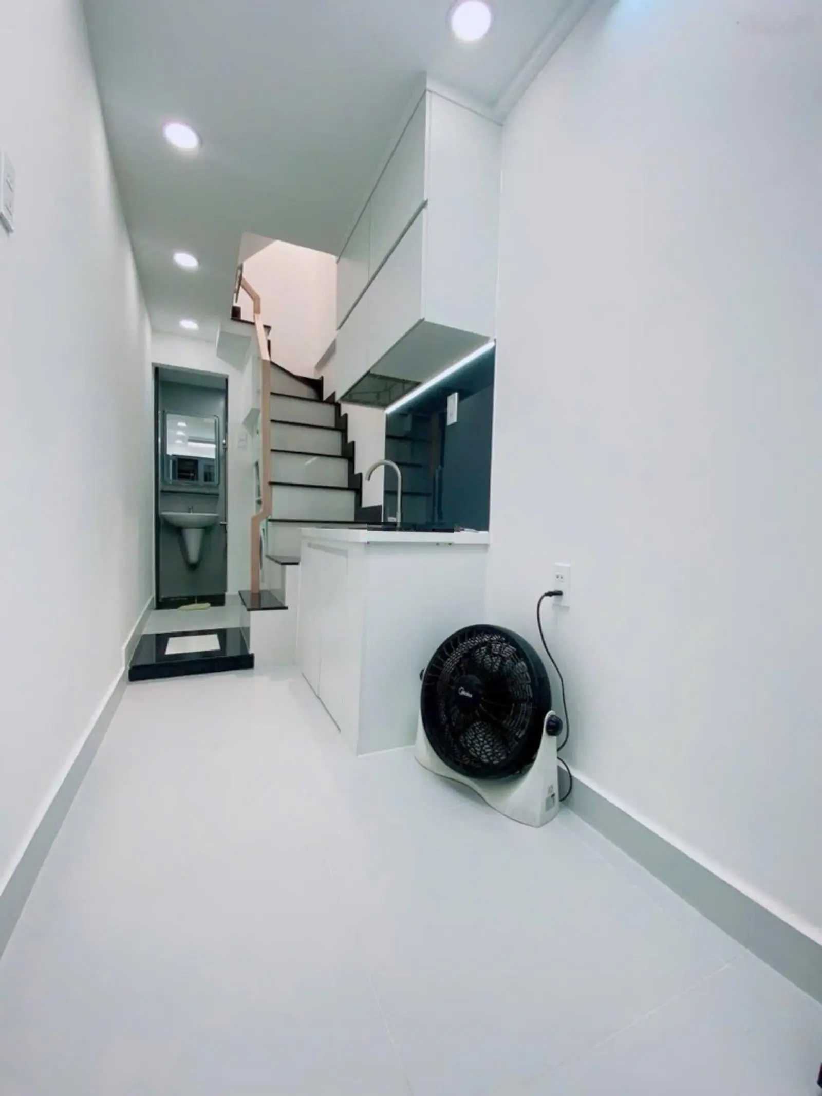 Bán nhà nhỏ phú nhuận dưới 2 tỷ huỳnh văn bánh dtsd 23m2 3 tầng hcđ