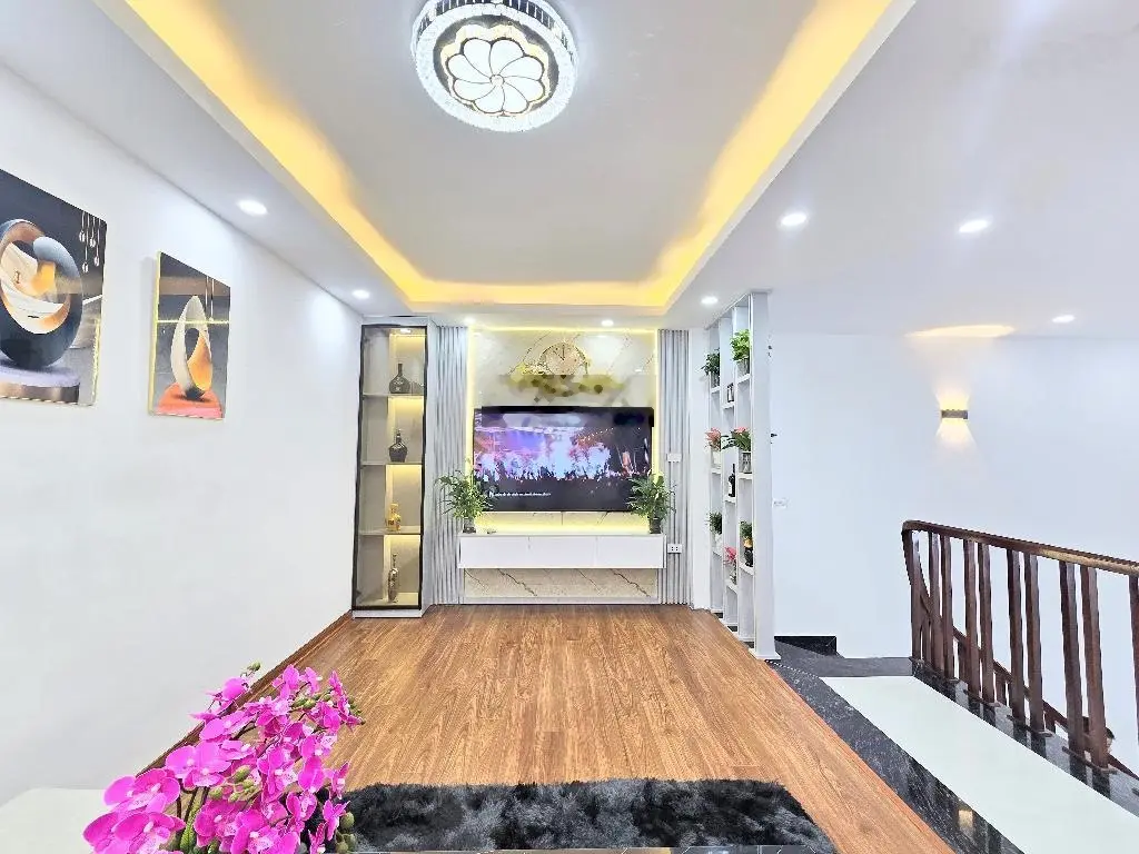 Trung tâm - gần phố - gần ô tô - full nội thất. nhà vĩnh ninh dt 41 m2 x 5 tầng giá nhỉnh 4 tỷ .