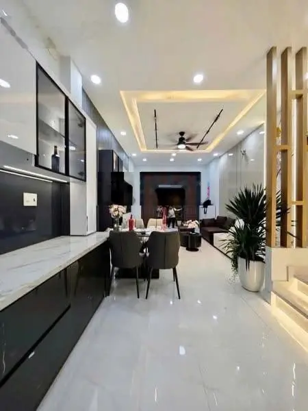 Về quê bán nhà đào duy anh, phú nhuận. hẻm xe hơi. giá 5tỷ 600triệu lh: 0909923162