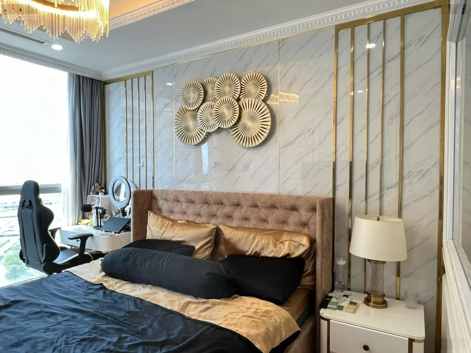 Chủ cần tiền bán căn 2pn diện tích lớn 86.5m2. view sông, biệt thự. giá cực tốt