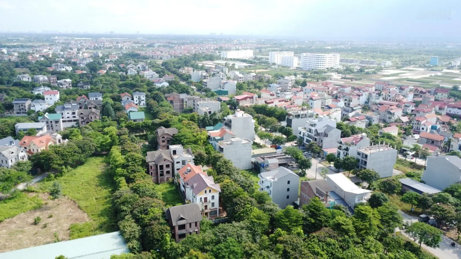 Chính Chủ Bán lô đất 355 m2 trục chính kinh doanh ,nằm sát trường đại học tài chính ngân hàng.