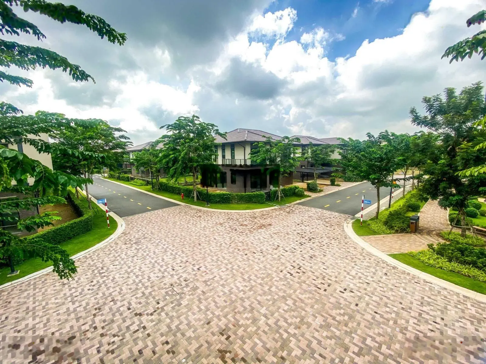 Nhận booking căn góc biệt thự 264m2 giá 12,3 tỷ view hồ bơi công viên. LH 0906 499 ***