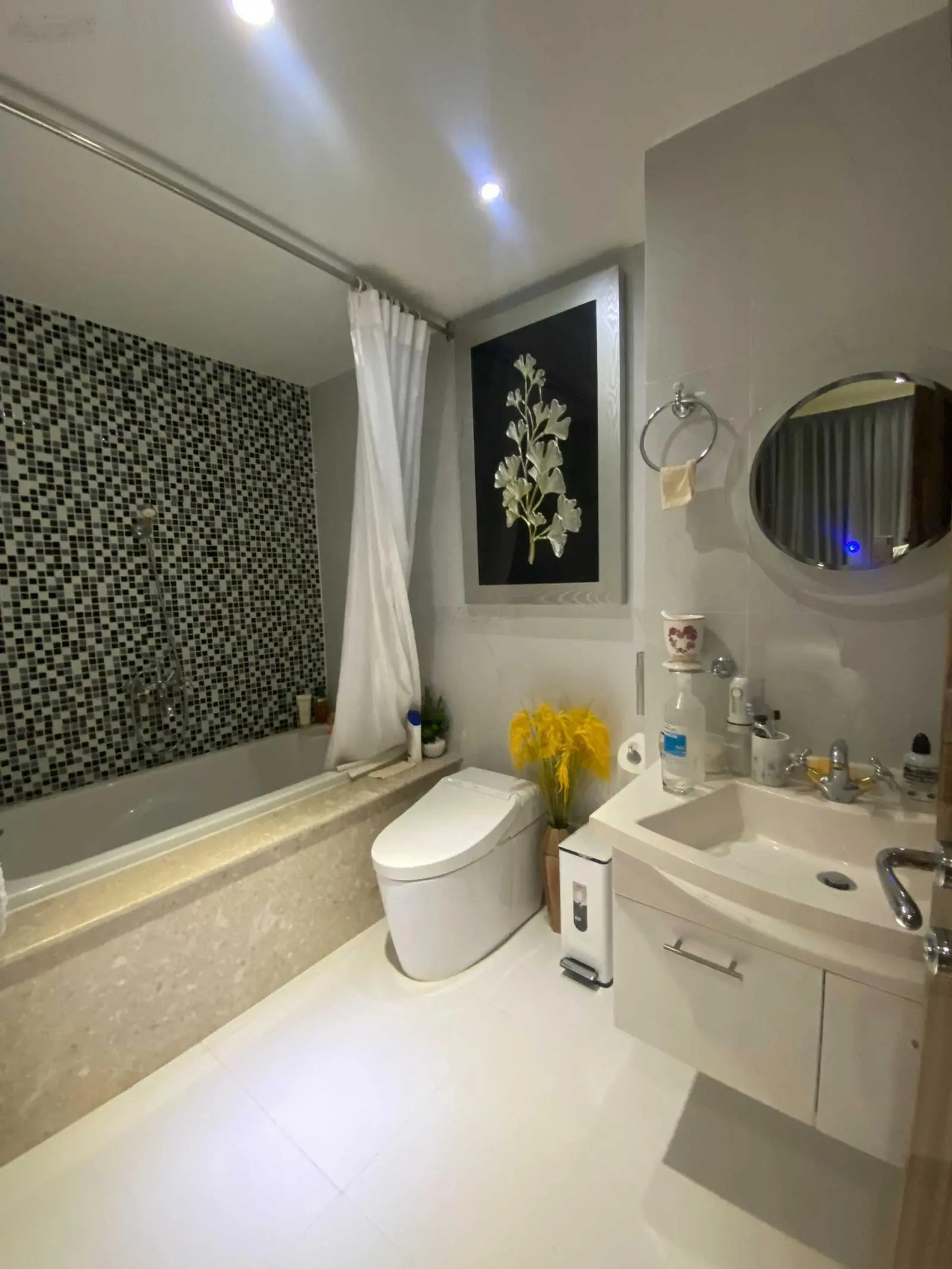 Bán căn góc 3PN/2WC 98m2 Leman Luxury ngay trung tâm Quận 3, full nội thất y hình 0934 004 ***