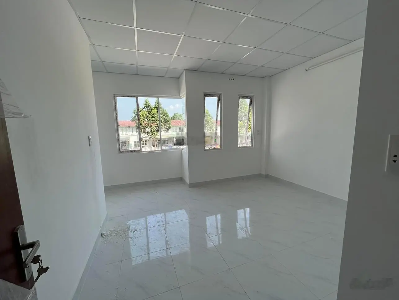 Bán căn nhà tại khu đô thị DTA sát đường chính Nguyễn Văn Cừ