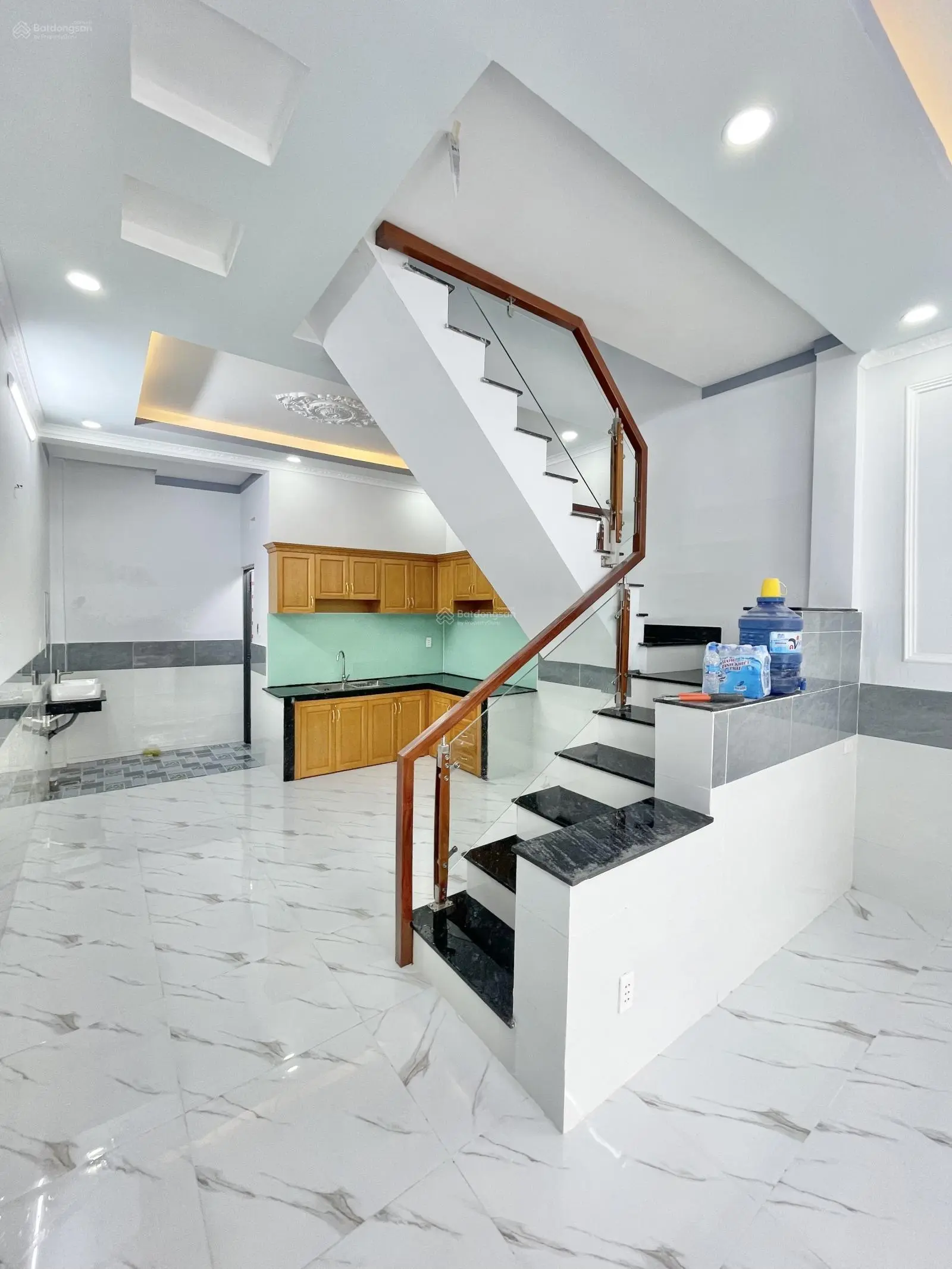 Cần bán nhà sổ chung lầu trệt hẻm thông đã có số lô số thửa chờ ra sổ gần chợ tân long