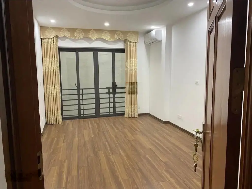 Nhà đẹp ở luôn Hào Nam, Đống Đa, ngõ ba gác thông. DT 73m2 x 4 tầng , MT 4m, giá : nhỉnh 9 tỷ TL
