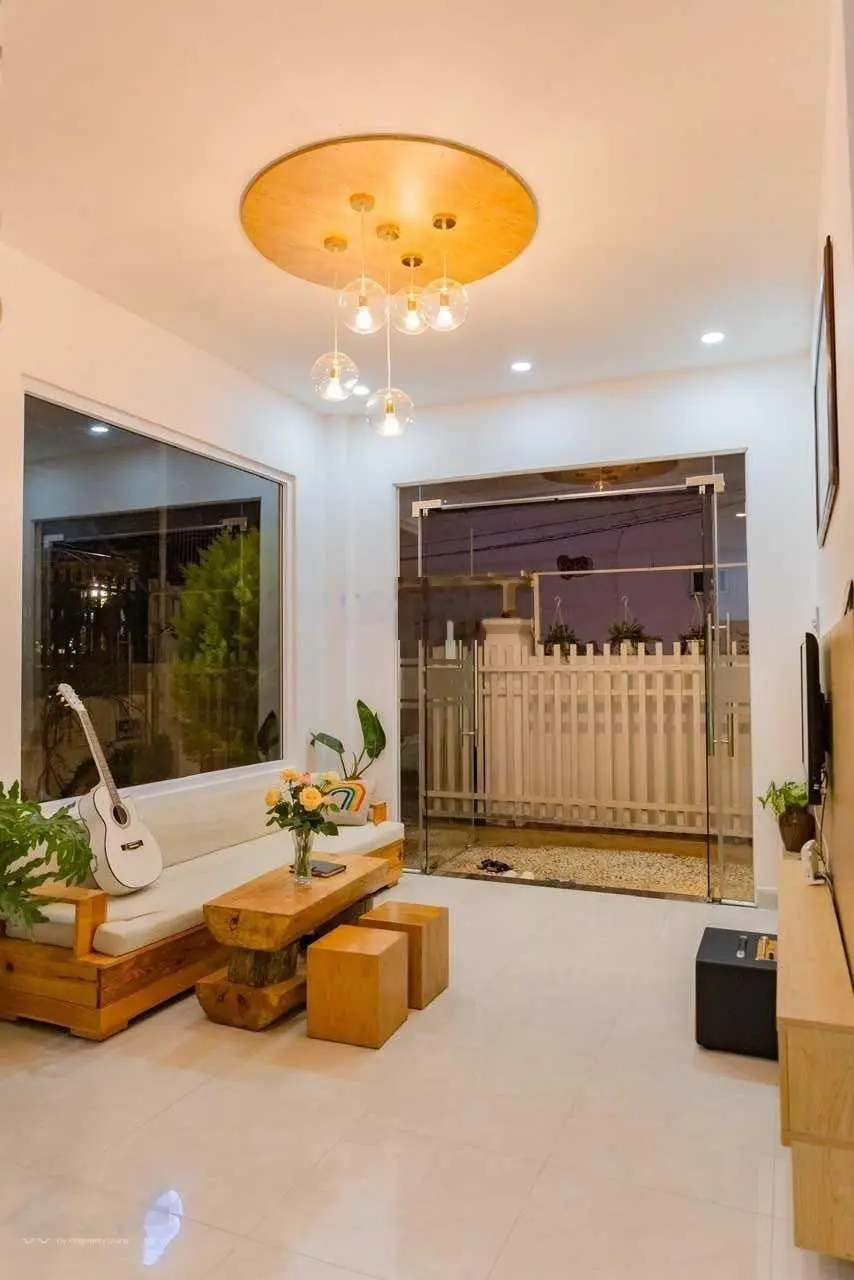 Villa 3 tầng sân vườn Mai Anh Đào, P8, hẻm ô tô, 12x17m, giá 12.5 tỷ TL
