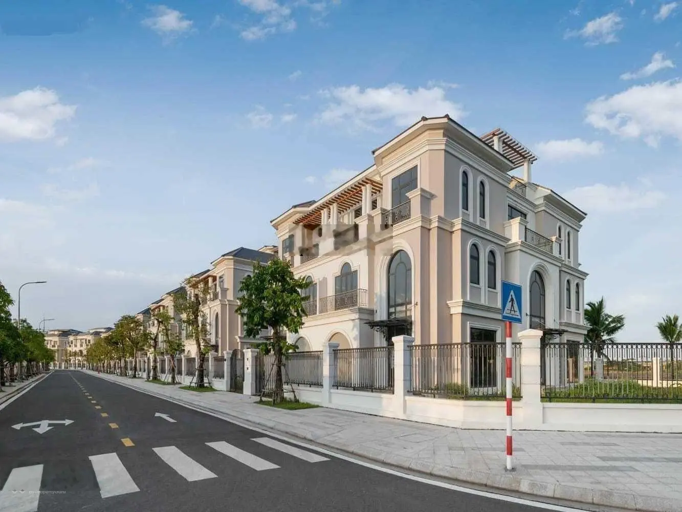Bán lỗ 3 tỷ so với giá gốc căn diện tích 144m2 tại Vinhomes Grand Park