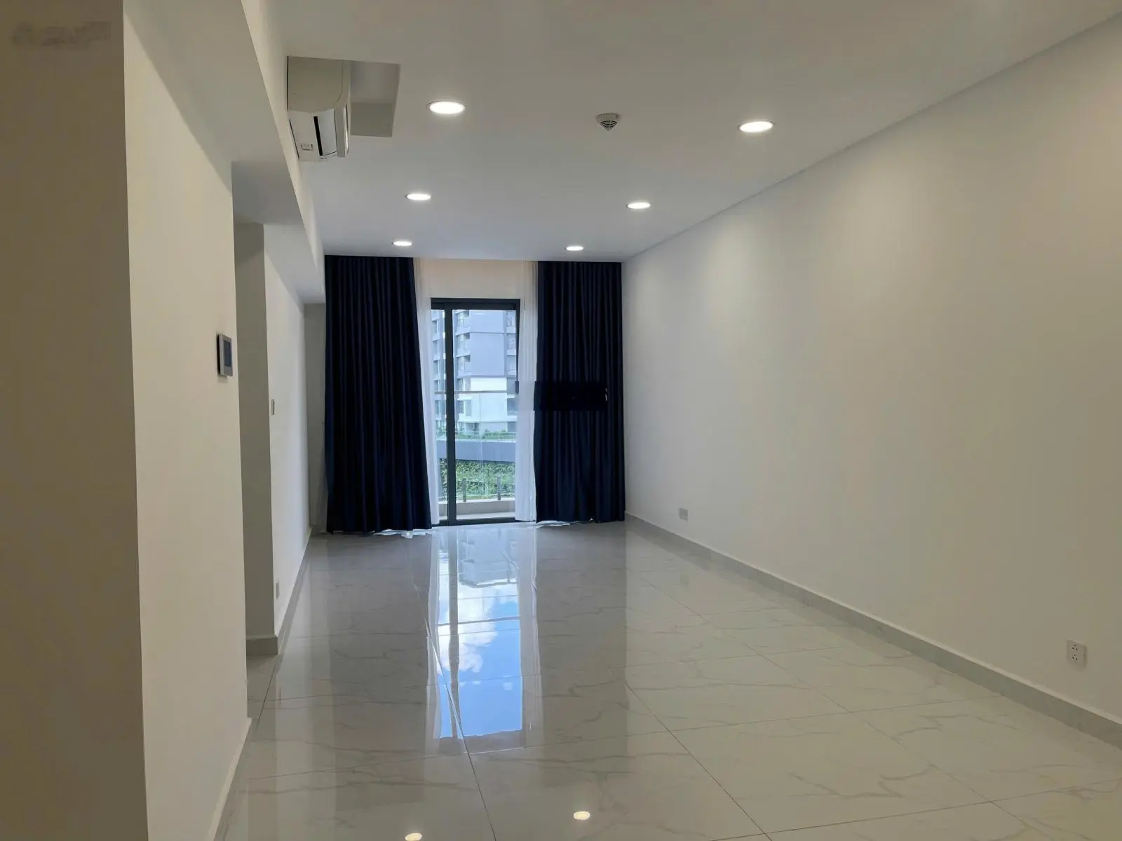 Bán căn 2PN 96m2 Diamond Brilliant, view hồ bơi clubhouse, giá 5.6 tỷ bao hết, NTCB, tầng đẹp