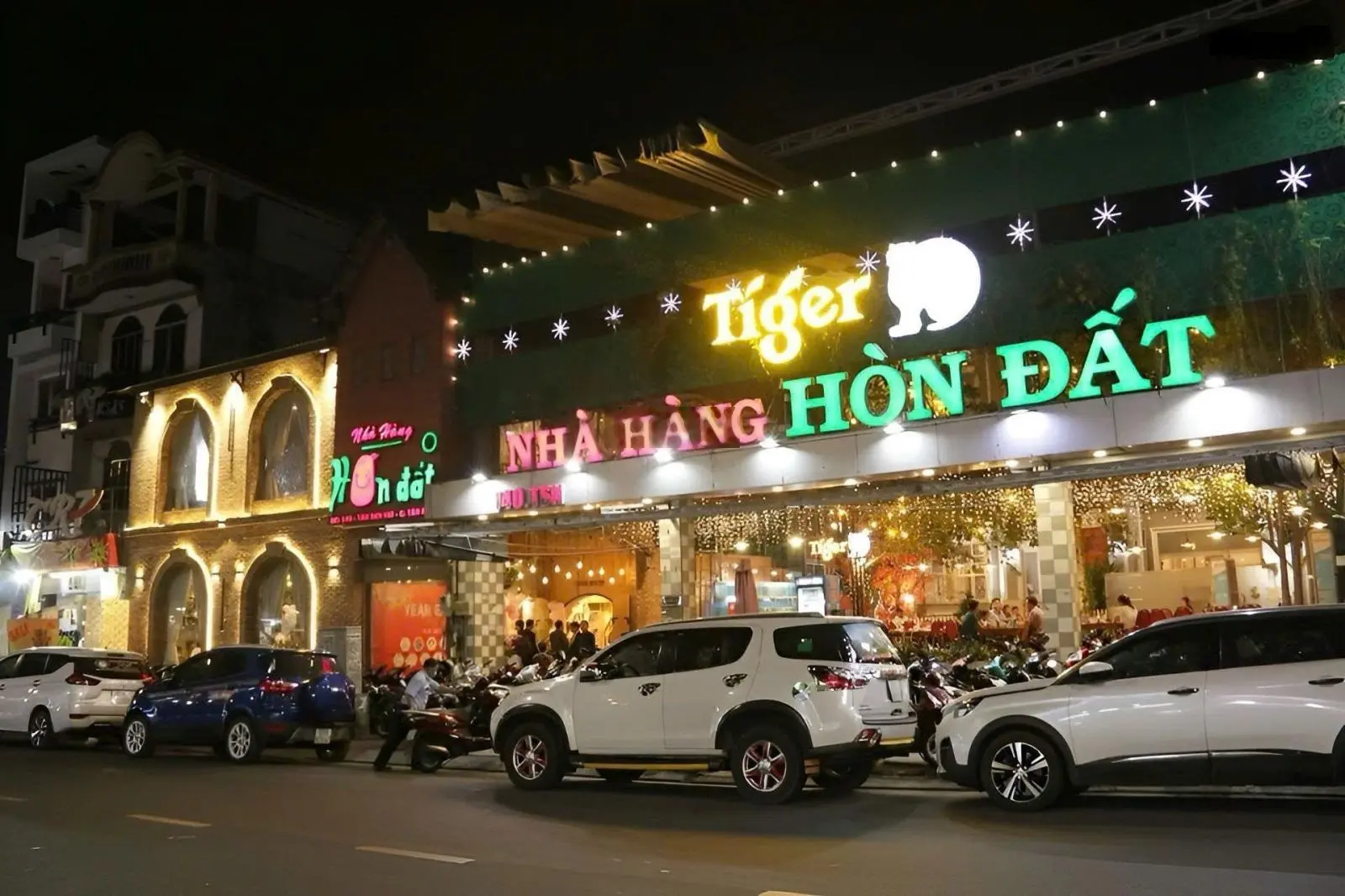 Vip - Bán nhà mặt tiền đường Tân Sơn Nhì Quận Tân Phú DT: 12 x 26m 4 lầu HĐ thuê 200 triệu/ tháng