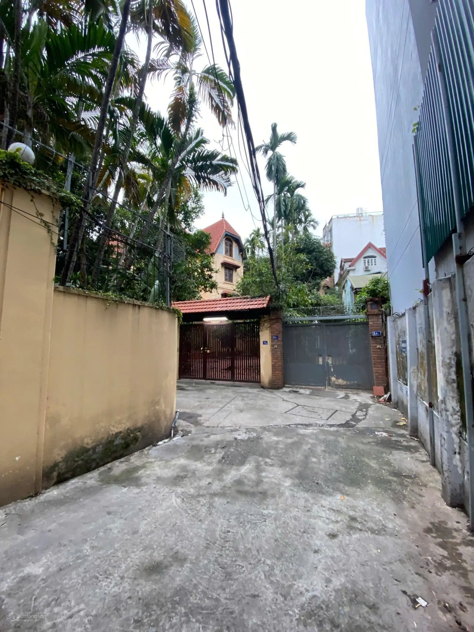Chính chủ bán gấp biệt thự sân vườn, bể bơi - lô góc ô tô tránh Tô Ngọc Vân 198m2, giá chỉ 64,8 tỷ