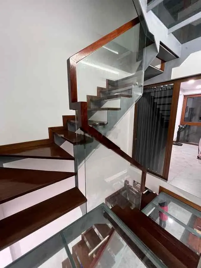 CHÍNH chủ bán nhà phố NGUYỄN CHÁNH TRẦN DUY HƯNG phân Lô đường rộng 8m