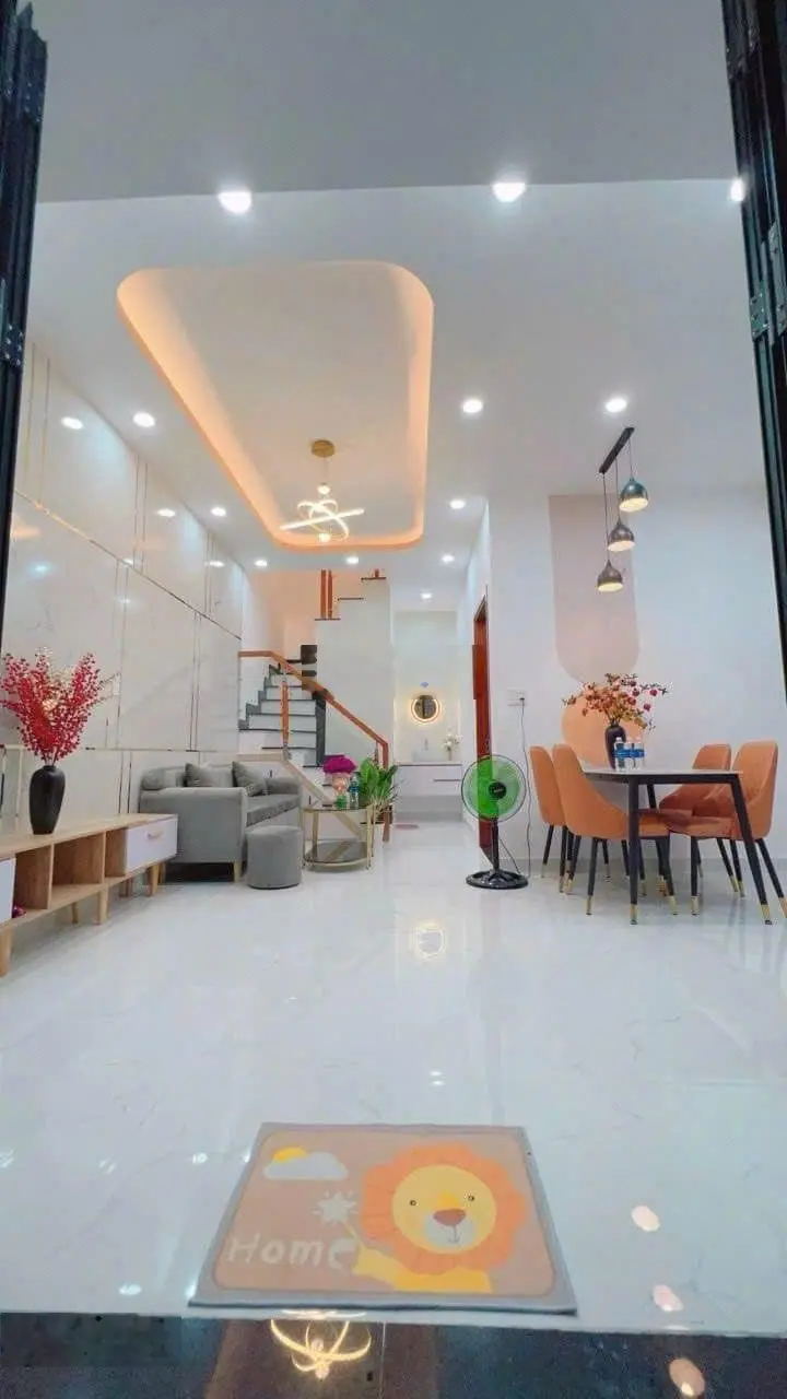 Bán gấp nhà HXH Nguyễn Văn Cừ, Quận 5, 40m2, gần chợ bệnh viện, trường học. LH 0922811690 Ngân