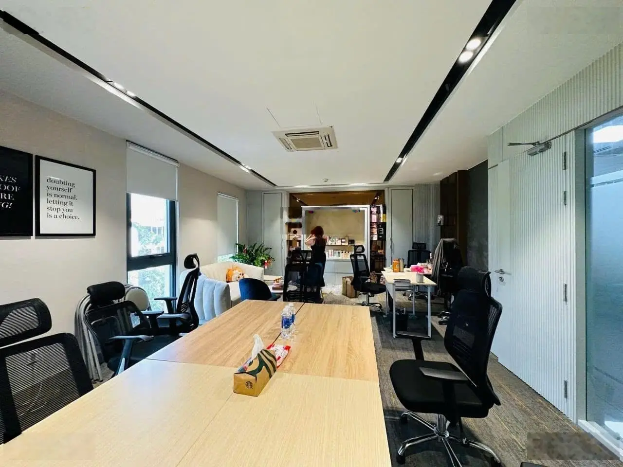 Bán căn góc 2 mặt tiền đường Hoàng Hoa Thám, P5, Bình Thạnh. DT 9.6 x 23m. Trệt 5 lầu. Giá 27.5 tỷ