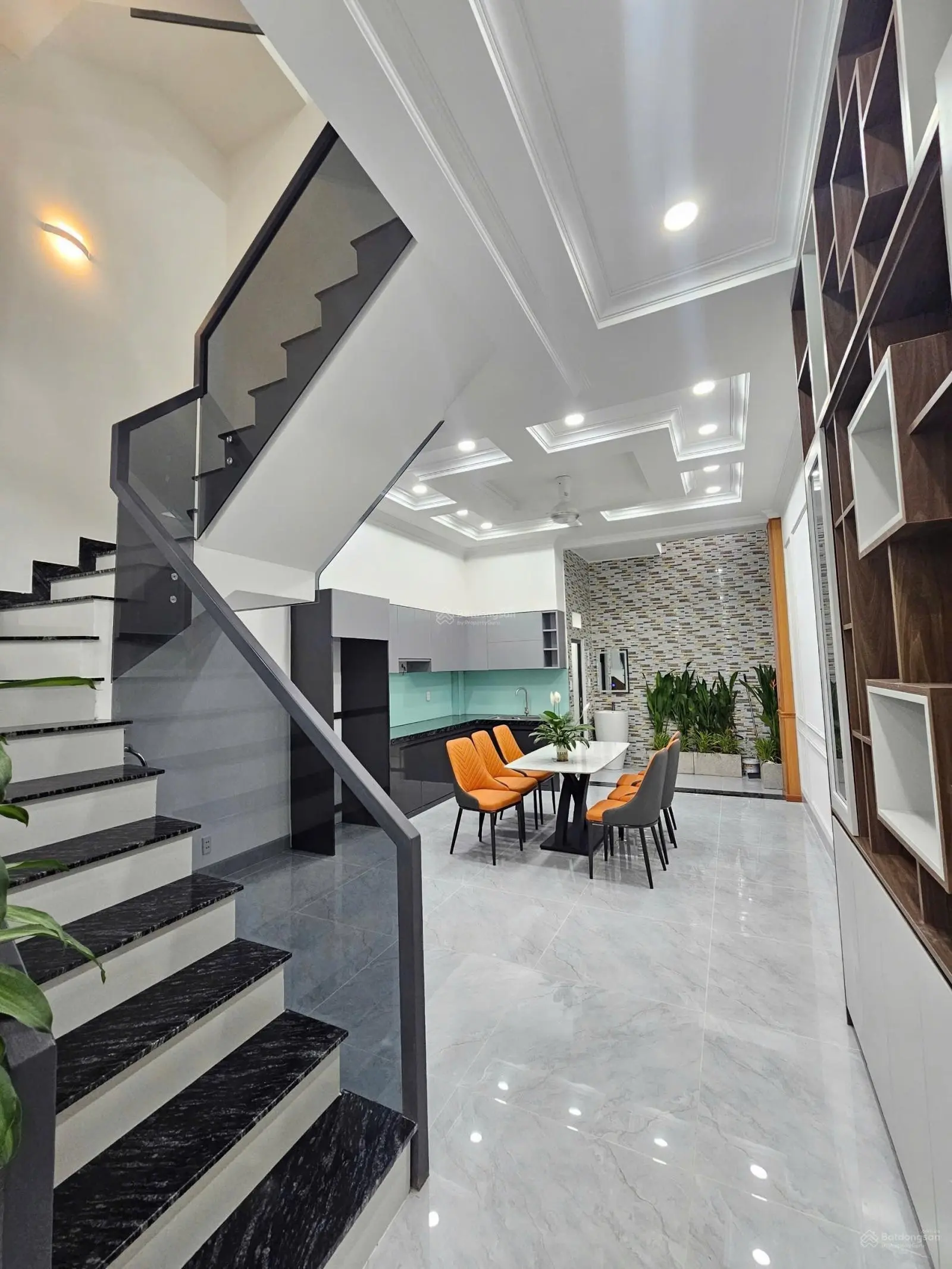 Nhà gần Sài Gòn: 4tỷ800 - 72m2 nhà 1 trệt 2 lầu hoàn công KDC đẹp cạnh KCN Vsip 1 TP. Thuận An