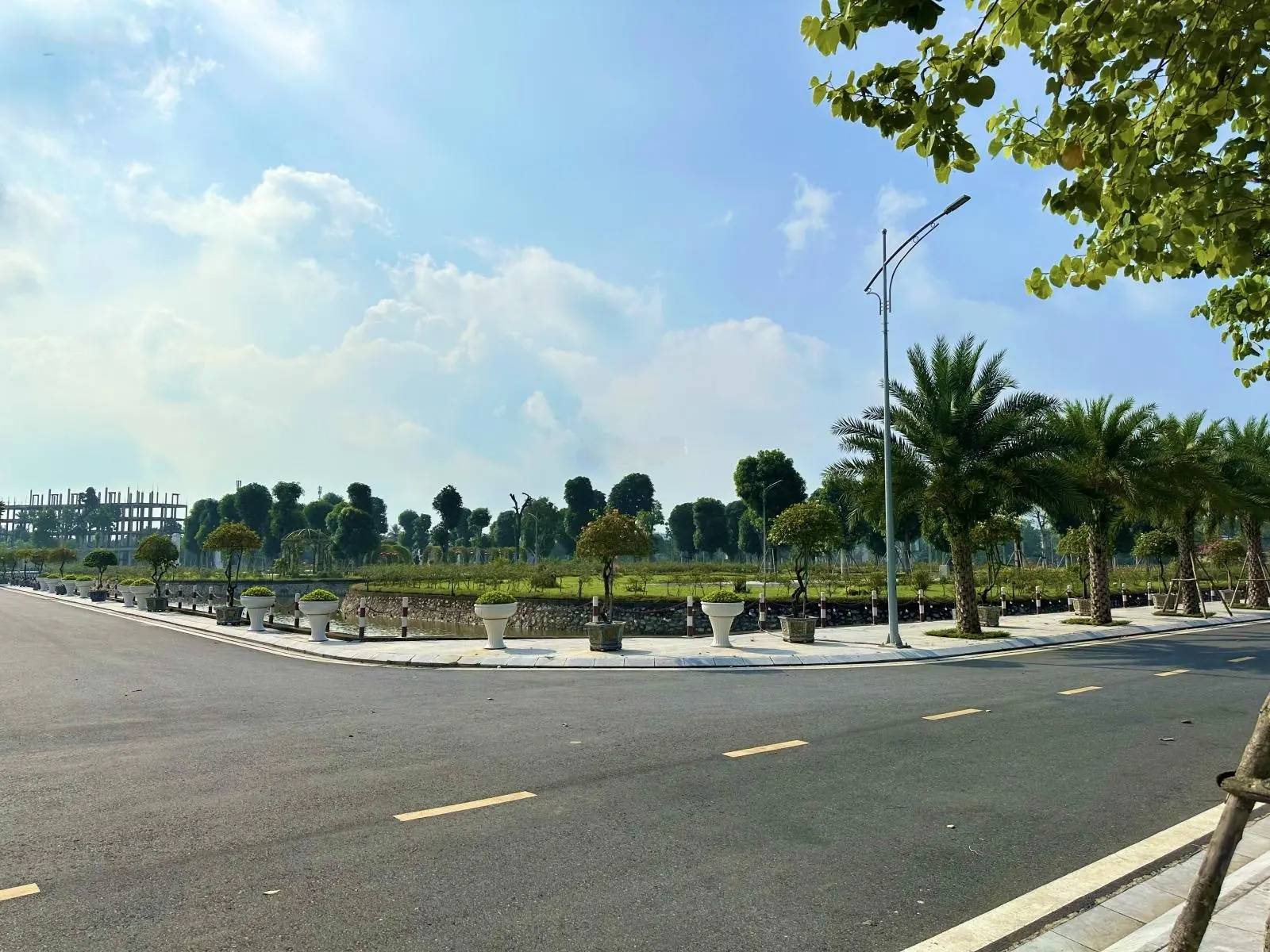 Chính chủ cần thanh khoản lô liền kề view Suối Lenin, thoáng đãng, sổ đỏ trao tay