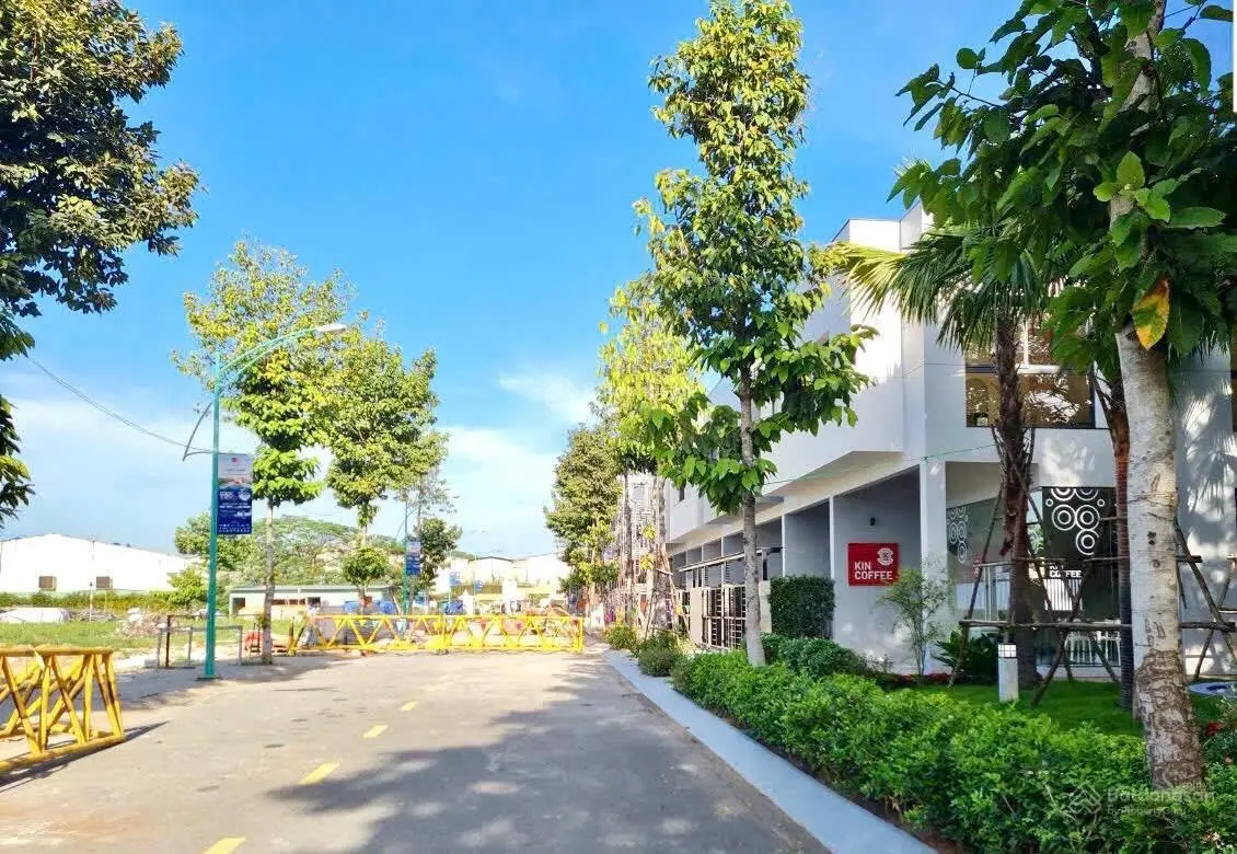 Bán nhà đường ĐT 743, 3,4 tỷ VND, 90m2, 3PN, 3WC, 3 tầng, đang cho thuê 12 tr/tháng