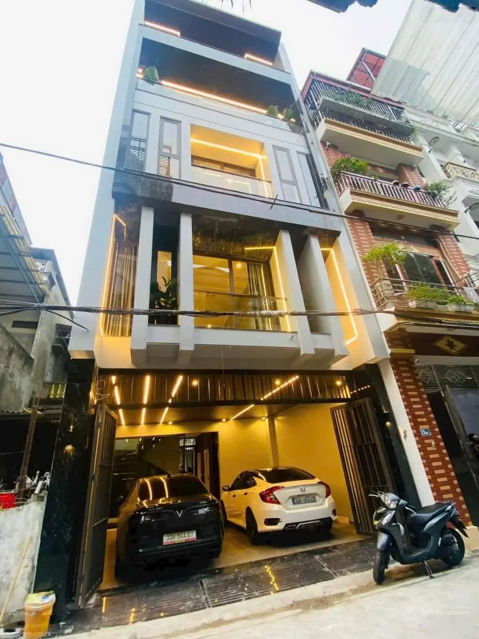 Bán nhà khu víp 918 Phúc Đồng 85m2, MT 6,5m, 5tầng giá 20tỷ phân lô vỉa hè ôtô tránh
