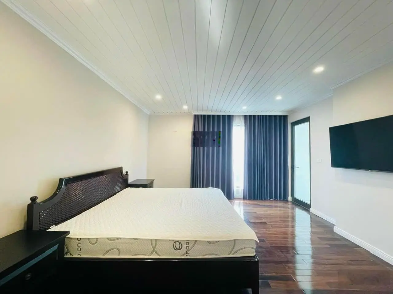 Cần bán gấp căn 3PN, full nội thất, view Hồ Tây dự án D'Leroi Soleil