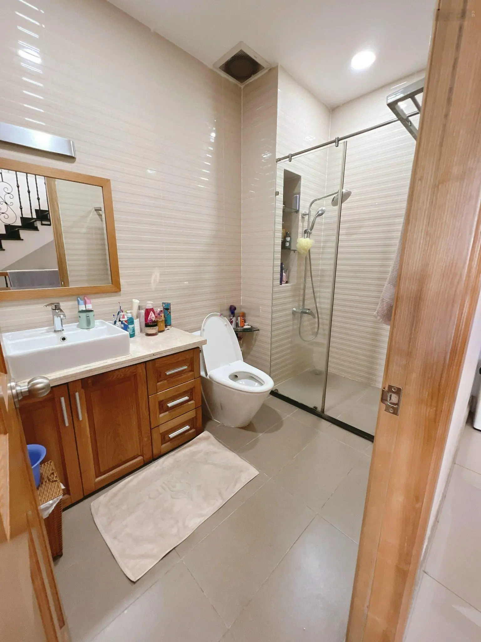Cần bán căn nhà tuyệt đẹp, đối diện công viên KDC Sadeco Phước Kiển A. DT: 5m x 20m, sổ hồng riêng