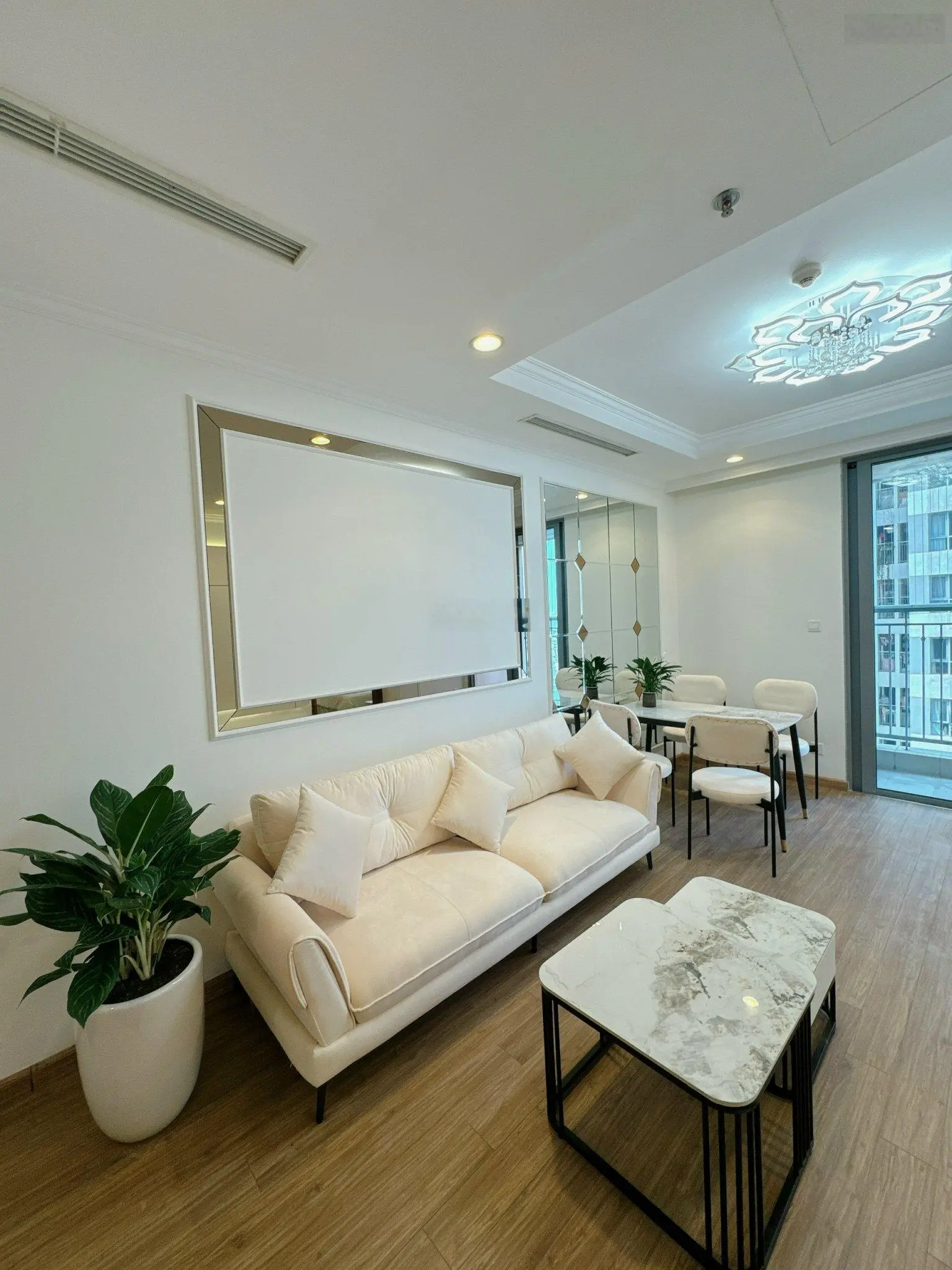 NHÀ ĐẸP NHƯ HÌNH 100%! Căn hộ 2 ngủ 73m2 FULL ĐỒ ĐẸP-SẴN SỔ tầng trung giá 6.7 tỷ tại Times City