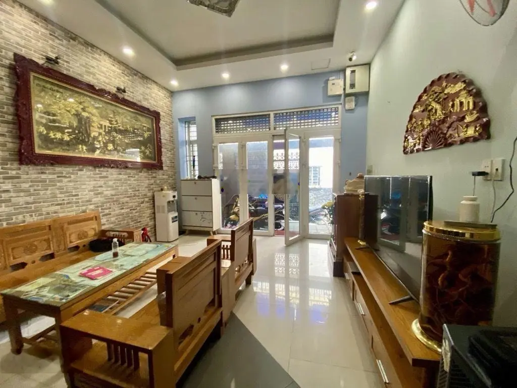 Tân Phú, nhà bán kế Aeon Tân Phú - 70m2 - 4 tầng BTCT - 6 phòng - giá 6.5 tỷ TL - ôtô ngủ nhà
