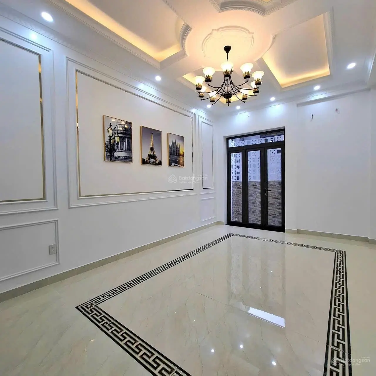 Bán nhà 4 tầng xây mới độc lập phố Hai Bà Trưng