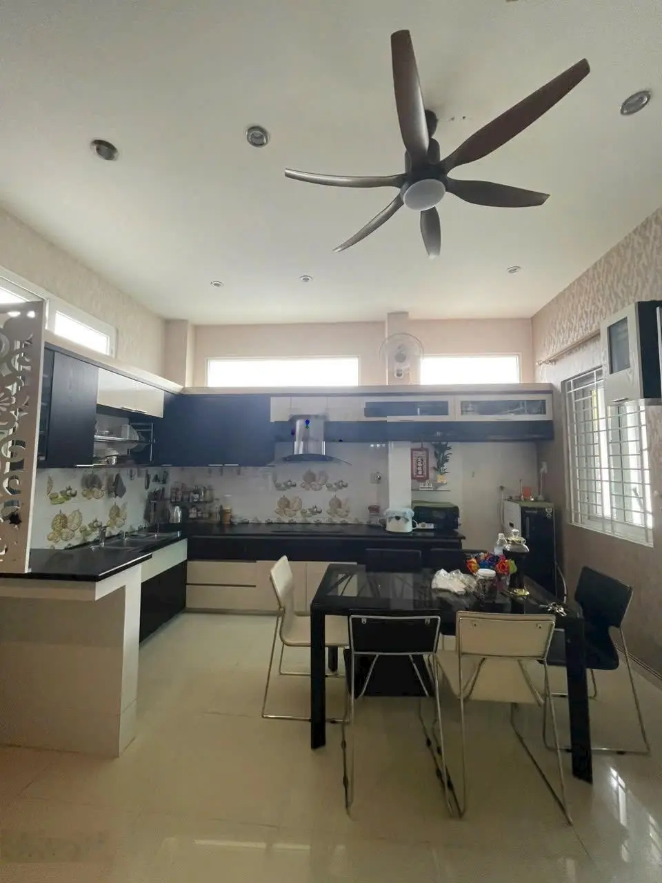 Bán nhà 3 tầng sân ô tô mặt tiền KD Hà Thanh gần chợ Đầm Tp Nha Trang - Ngang 8m, sổ hoàn công