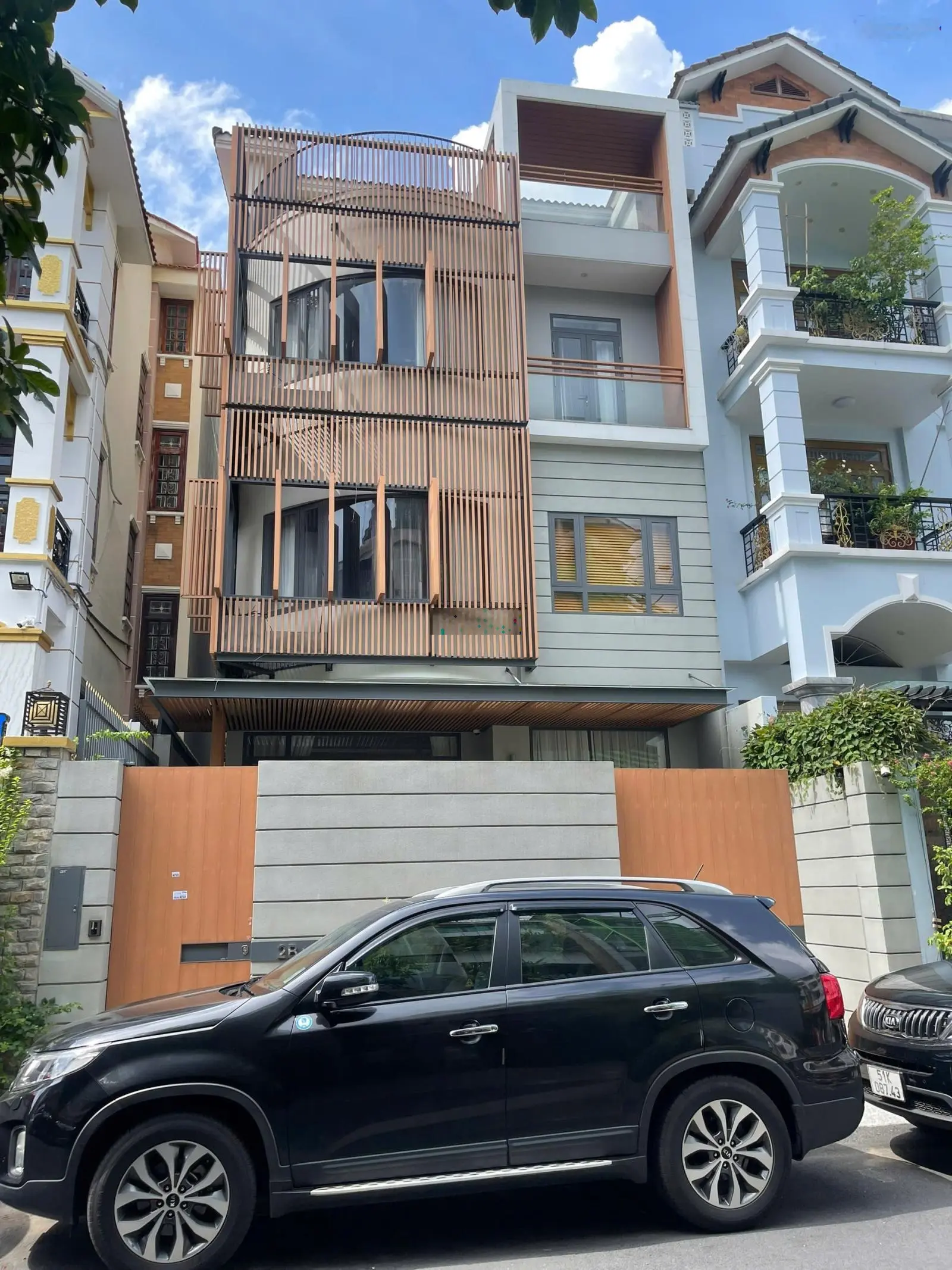 Bán Nhà Biệt Thự Mặt Tiền Hoa Đào P,2 Q. Phú Nhuận DT: 8 x 18m 4 Tầng Giá 63 tỷ Giảm về 58,5 tỷ